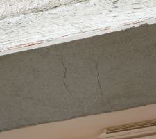 Tableau de fen&ecirc;tre fissur&eacute; apr&egrave;s 15 jours de s&eacute;chage