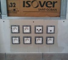 Installation de 4 prises &eacute;lectriques compl&eacute;mentaires pour le salon