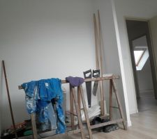 Vue du placard de la chambre 1 (même sans portes, il sert déjà)