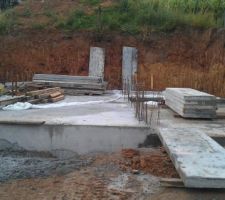 Vue du radier sans le coffrage: 54m3 de béton!!