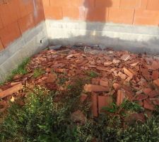DES BRIQUES EN TROP SUR LA MAISON DONC ON CASSE §§§....