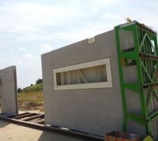 Arrivée des prémurs en béton armé.