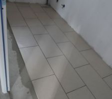 Carrelage cellier presque terminé