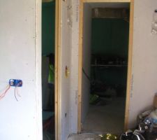 Placage finit cloison chambre en et sdb a gauche a droite se sera le salon