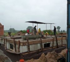 Syst&egrave;me D quand il pleut ! Un peu de Delta, un treillis et deux &eacute;tais et le tour est jou&eacute; !