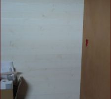 Lambris et enduit à la chaux dans la salle d'eau