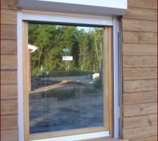 Fenetre bois avec coffre de volet roulant ext&eacute;rieur