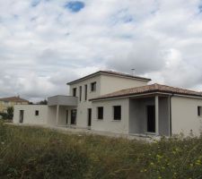 Le crépis fini.
G10 Blanc Lumière Parex Lanko
G50 Gris Cendré Parex Lanko