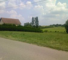 Photo de c&ocirc;t&eacute; du terrain.