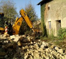 Sortie de la viabilisation et cr&eacute;ation de la pente pour le puits canadien 65 m&egrave;tres a enterrer jusqu?&agrave; 3 m&egrave;tres de profondeur.