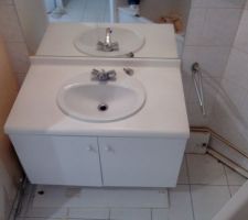 Vue du meuble de la salle de bain