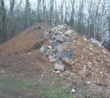Tas de gravas, après démolition de l'ancienne maison