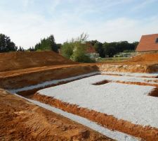 Fouilles terminées et fond de terrassement gravillonné n°2