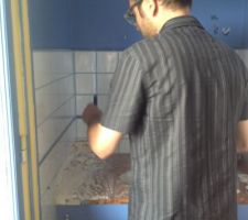 Démolition de la cabane dans la chambre d'appoint