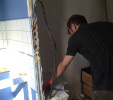 Démolition de la cabane dans la chambre d'appoint suite