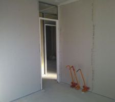 Une chambre en cours (avec les petits "leviers" pour soulever les plaques)