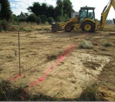 C'est parti ! Nettoyage du terrain avant pose de la dalle sur vide-sanitaire ... A suivre...