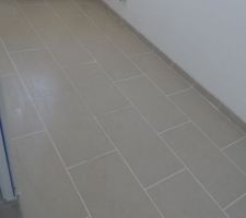 Carrelage et plinthes cellier terminés