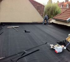 Pose de l'epdm pour etancheite toiture