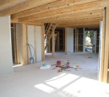 Les poutres sont lasurées... super content du résultat