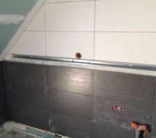 Carrelage mural c&ocirc;t&eacute; vasques dans la salle de bain parentale