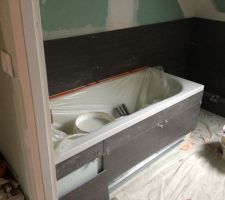 Carrelage mural dans la salle de bain 2 // Carrelage identique dans les 2 salles de bain &agrave; la demande de Mr......