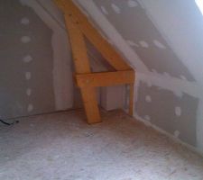 Poutre apparante dans la chambre 2.