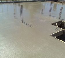 Coulage du plancher (il manque  quelques m3 de béton)