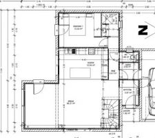 Dernière modification au rdc :
la salle d'eau est sortie de la chambre des parents afin de ne pas réveiller celui qui dort et peut être utilisée par les invités sans avoir à entrer dans la chambre