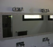 Eclairage du miroir salle de bain