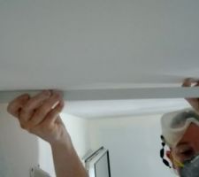 Plafond de la chambre pas droit (du tout)