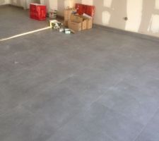 Carrelage...plein de poussi&egrave;re d'enduit de dehors ^^