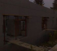 Elevation murs rez de chaussée quasi terminee  on commence a voir les volumes