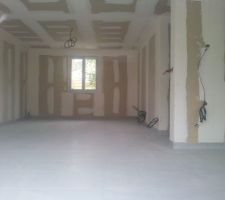 Carrelage du RdC vu de la salle à manger