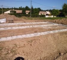 3 rangées de parpaing pour le vide sanitaire