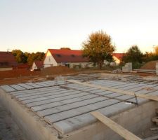 Mise en place des poutrelles et hourdis