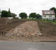 Le terrain apr&egrave;s d&eacute;molition des ruines