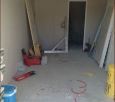 Vu du cellier par le garage