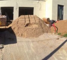 Livraison du sable, ciment, isolant, et treillis pour la chape