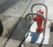 La borne incendie a été installé sur le terrain  par la mairie , ils sont vachement rapide à saint Blaise, j'ai posté mon accord le matin même ... bon il est vrai que j?aurais aimé qu'il refasse le raccord de béton tout neuf fais le we précédant ... mais bon  c?était trop rapide  ;-)