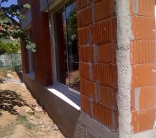 Les seuils en pierre sont posés