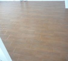 Carrelage Cristacer Cuero 45x15 dans la cuisine, joints chocolats.