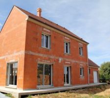 La maison est hors d'air, dommage que les vitrages soit tous a changer