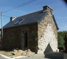 Rejointoiement des pierres dans les endroits les plus vuln&eacute;rables et finition de la porte nord.