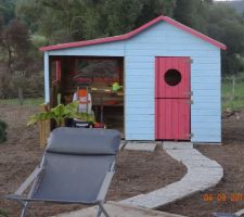 Petite maison en bois fabriqu&eacute; par nous m&ecirc;me