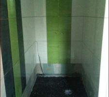 Douche italienne et galets noirs