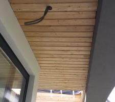 Revêtement en bois de Mélèze sous les toits terrasse
