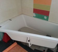 Baignoire avec le gabarit au mauvais endroit ... Heureusement je l'ai remis :D