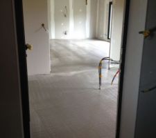 Pr&eacute; chape coul&eacute;e