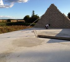 Vu du haut c'est pas mal! Mais "Hey viens voir, ya comme des fissures au sol..."